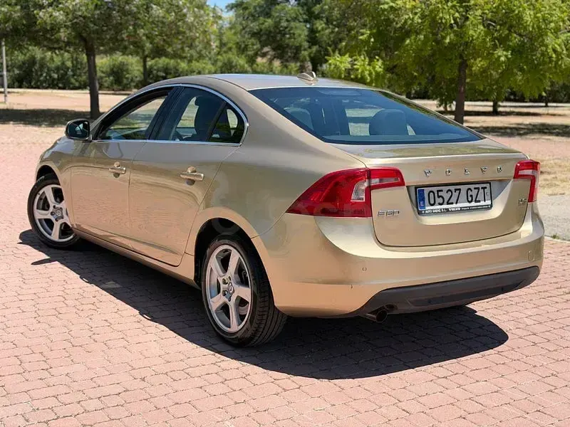 Usado Volvo S60 Kinetic 163 CV (119 kW) 2010 Beige Berlina
