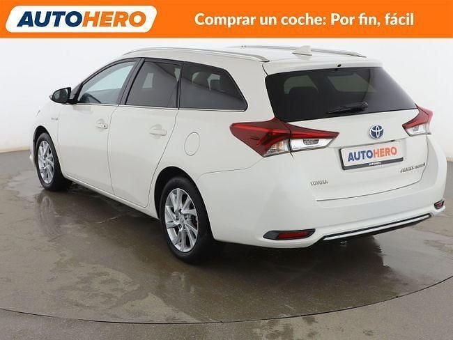 Usado Toyota Auris Hybrid Active 136 CV (100 kW) 2016 Blanco Familiar