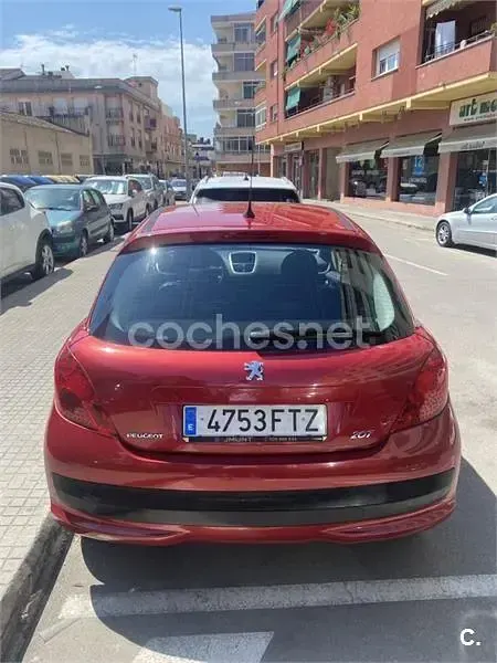 Usado Peugeot 207 95 CV (69 kW) 2007 Granate Berlina