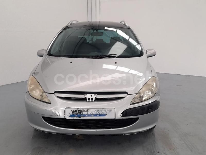 Usado Peugeot 307 110 CV (80 kW) 2002 Gris / plata Familiar