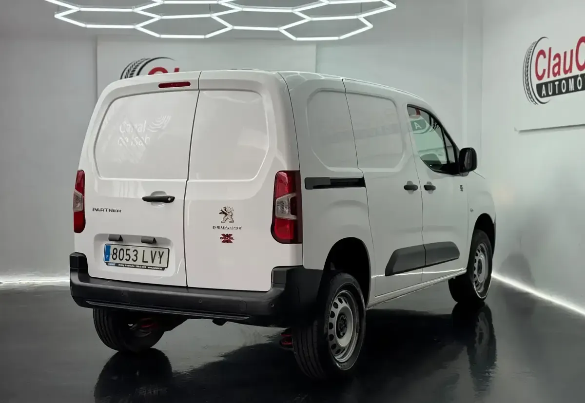 Usado Peugeot Partner S 130 CV (95 kW) 2022 Blanco Monovolumen