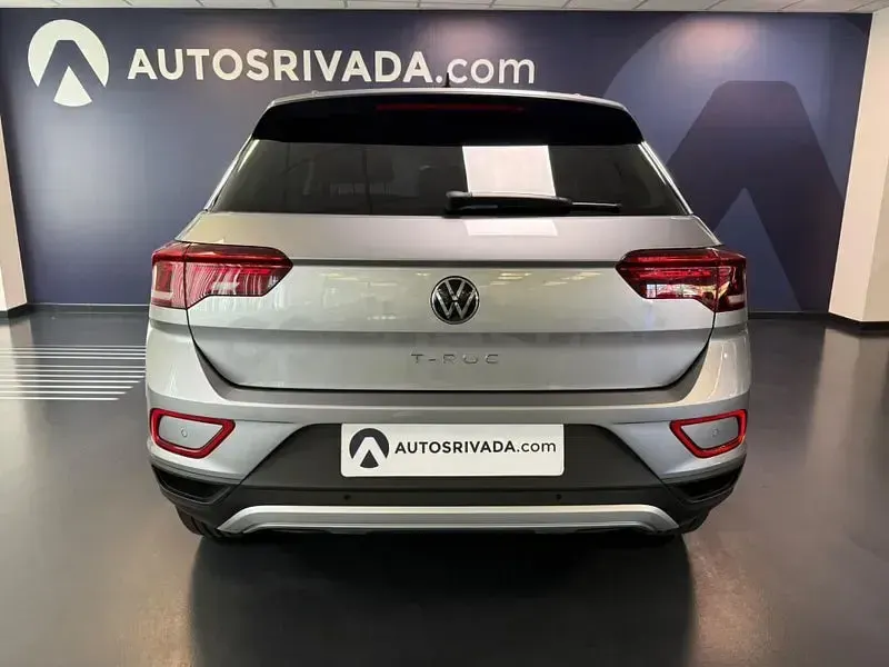 Usado VW T-Roc Life 115 CV (84 kW) 2023 Gris / plata SUV