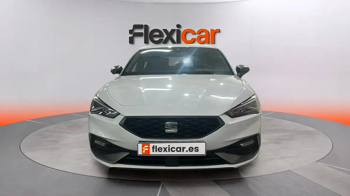Usado Seat Leon FR 150 CV (110 kW) 2021 Blanco Berlina