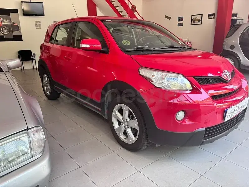Usado Toyota Urban Cruiser Active 90 CV (66 kW) 2010 Rojo Utilitario