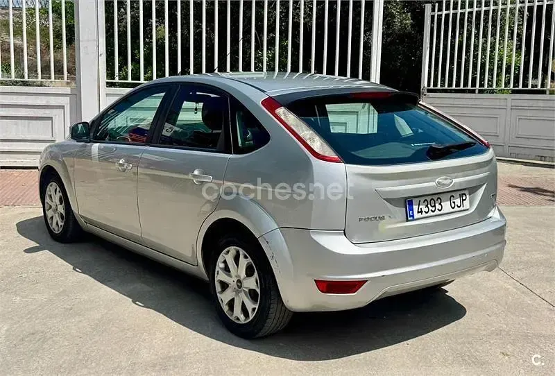 Używany Ford Focus Trend 109 KM (80 kW) 2008 Szary Sedan/Limuzyna