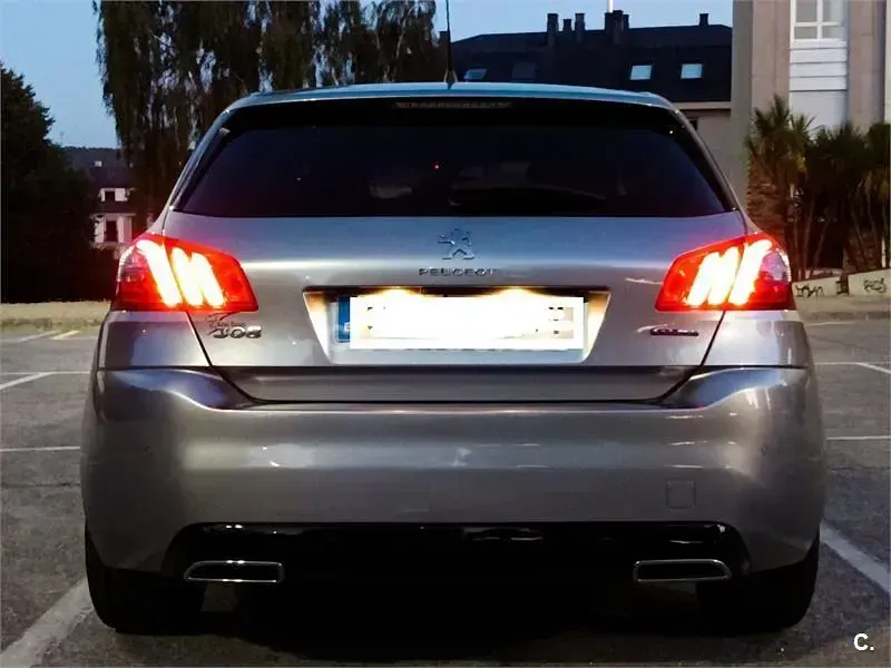 Usado Peugeot 308 GT-line 150 CV (110 kW) 2017 Gris / plata Berlina