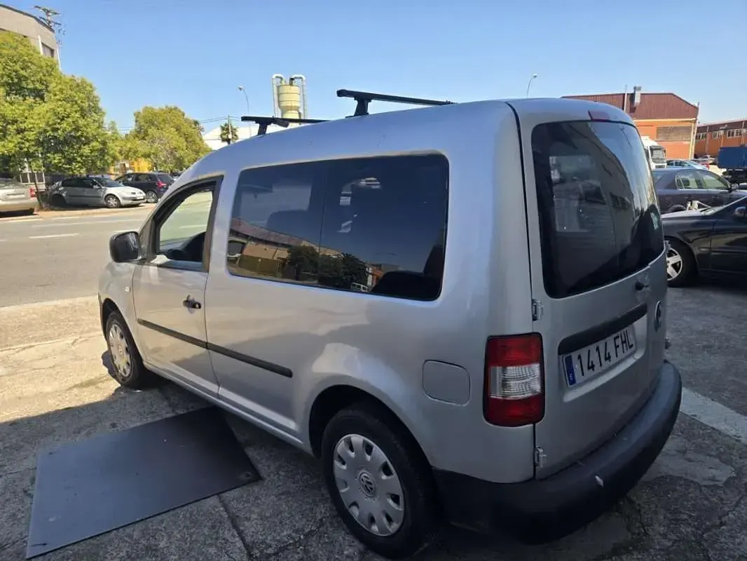 Usado VW Caddy 75 CV (55 kW) 2006 Gris Monovolumen