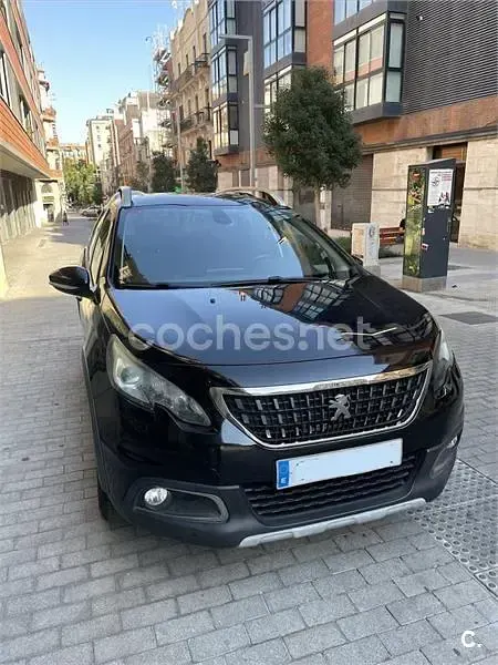 Usado Peugeot 2008 Allure 120 CV (88 kW) 2019 Negro SUV