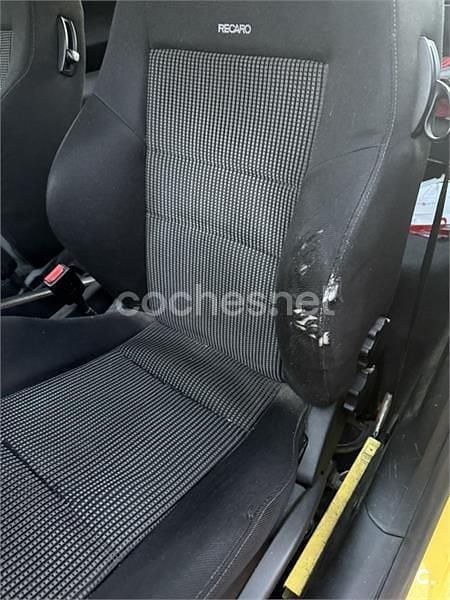 Usado Seat Leon CUPRA 210 CV (154 kW) 2004 Amarillo Utilitario