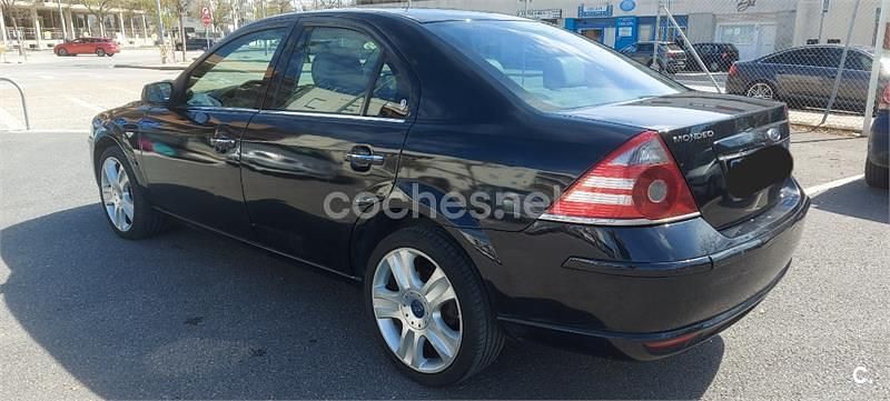 Usado Ford Mondeo Trend 155 CV (114 kW) 2007 Negro Berlina