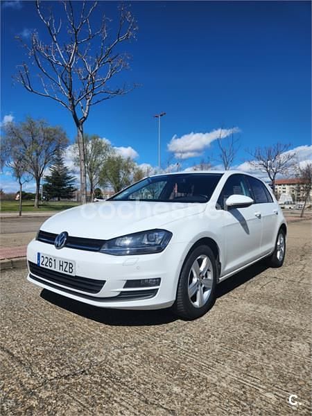 Blanco Usado 2014 VW Golf Advance Berlina | 7500 € (Buen precio) - Imagen 1/4
