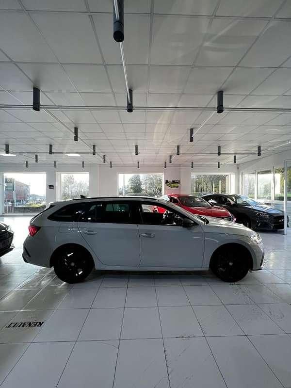 Usado Skoda Octavia RS 200 CV (147 kW) 2021 Blanco Familiar