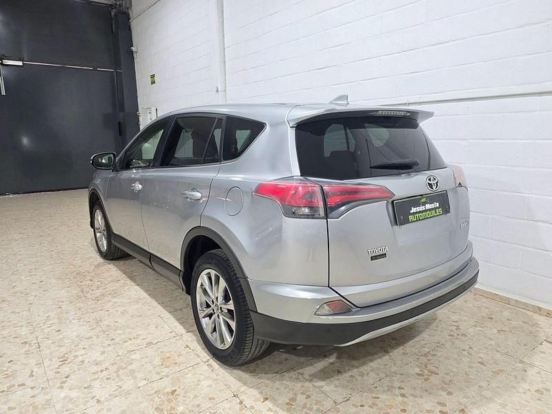 Usado Toyota RAV4 Advance 143 CV (105 kW) 2017 Gris / plata SUV