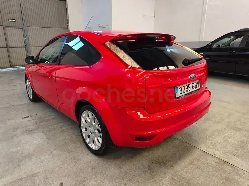 Usado Ford Focus Trend 115 CV (84 kW) 2008 Rojo Berlina