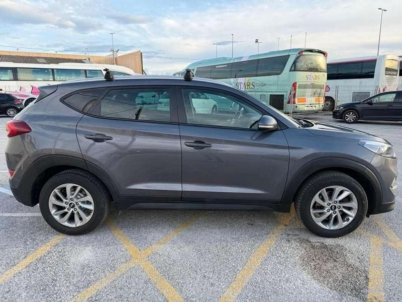 Usado Hyundai Tucson Style 136 CV (100 kW) 2015 Gris SUV