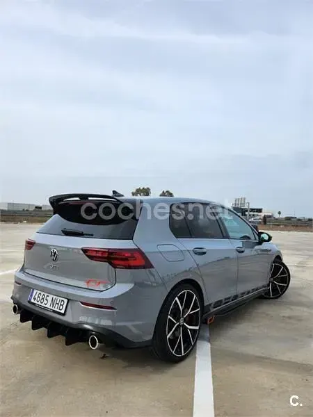 Usado VW Golf VIII GTI 245 CV (180 kW) 2020 Gris / plata Berlina