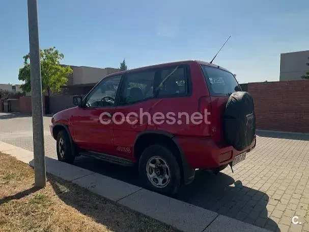Usado Nissan Terrano SE 100 CV (73 kW) 1996 Rojo SUV