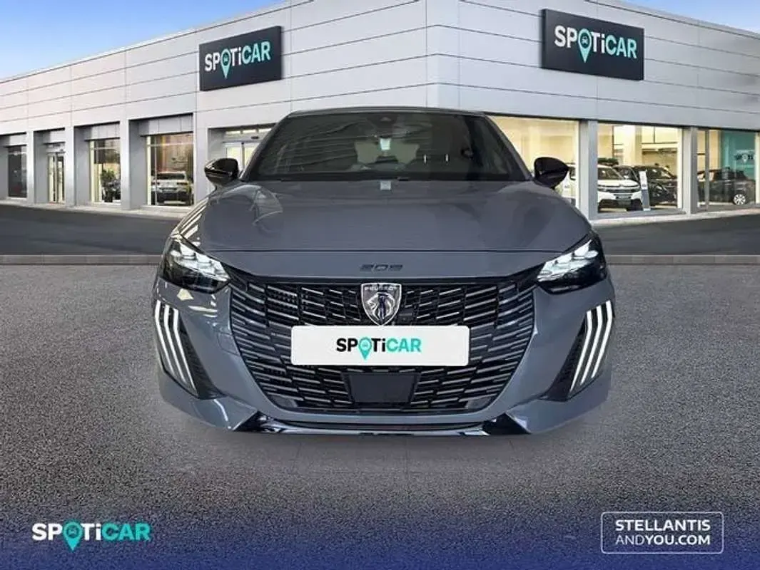 Usado Peugeot 208 GT 136 CV (100 kW) 2024 Gris Utilitario