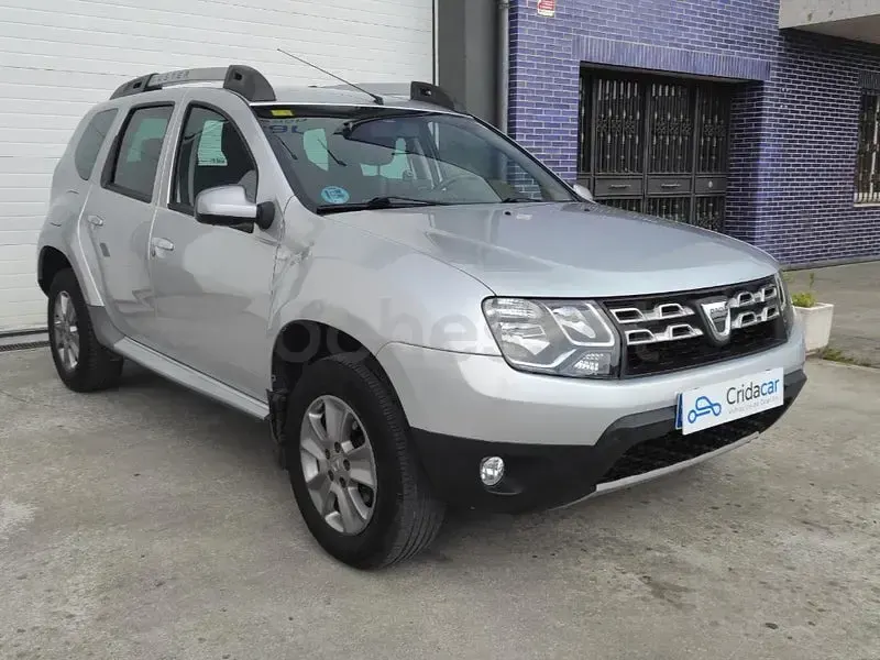 Usado Dacia Duster Lauréate 90 CV (66 kW) 2015 Gris / plata SUV
