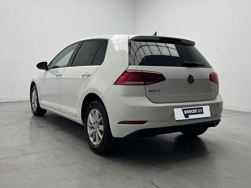Usado VW Golf VII 116 CV (85 kW) 2018 Blanco Berlina