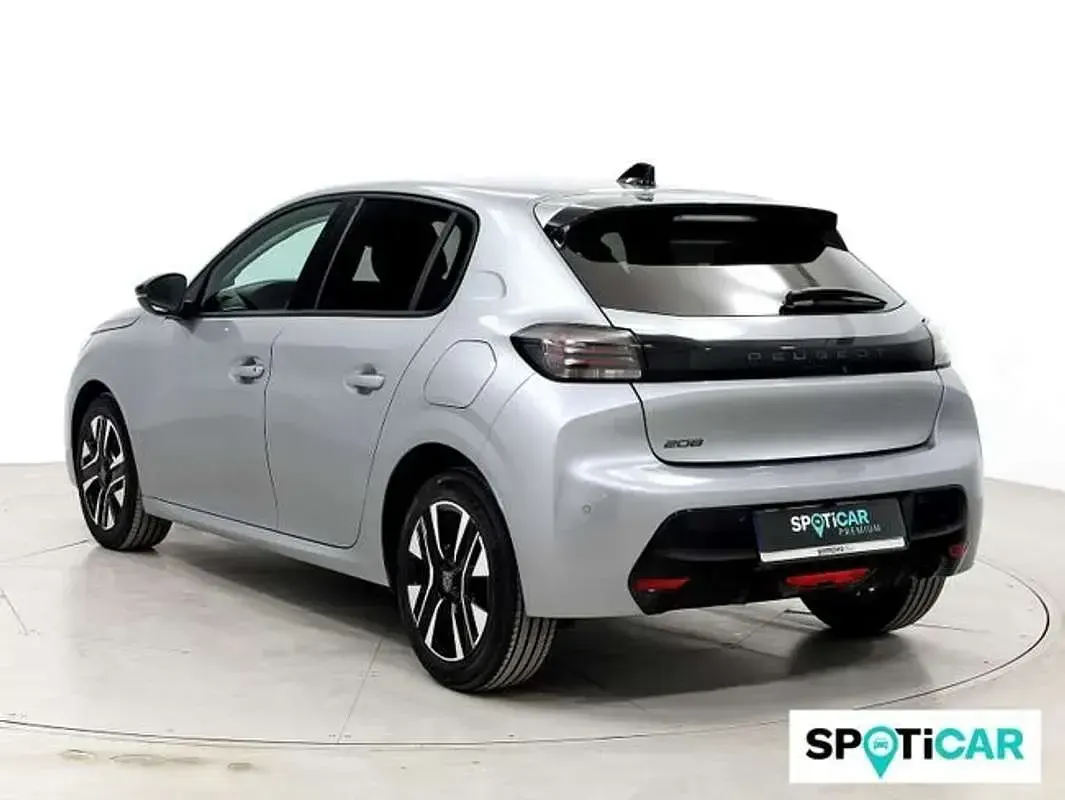 Usado Peugeot 208 Allure 102 CV (75 kW) 2024 Gris Utilitario