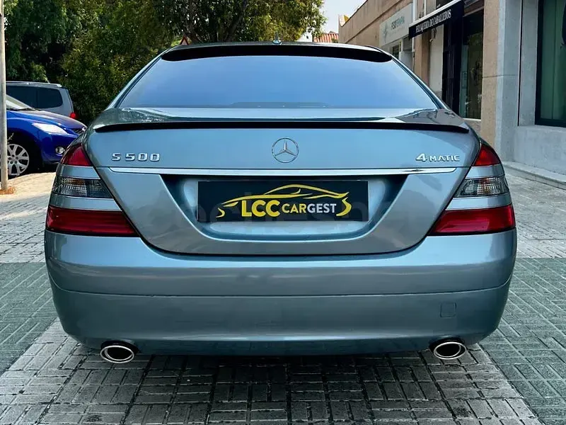 Usado Mercedes S500 388 CV (285 kW) 2008 Gris / plata Berlina