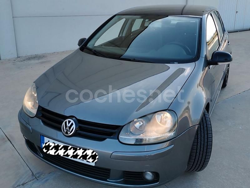Gris / plata Usado 2005 VW Golf Conceptline Berlina | 4850 € (Precio justo) - Imagen 1/4