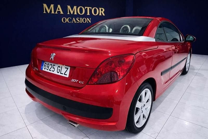 Usado Peugeot 207 CC 120 CV (88 kW) 2009 Rojo Descapotable