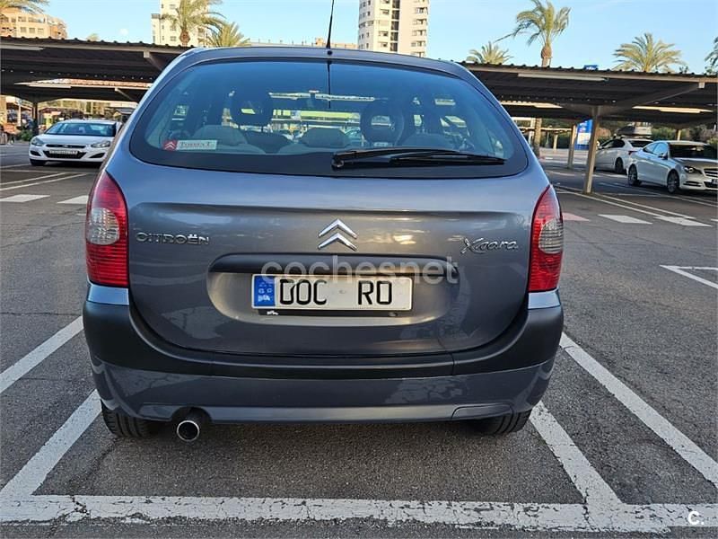 Usado Citroën Xsara Picasso 110 CV (80 kW) 2006 Gris / plata Monovolumen