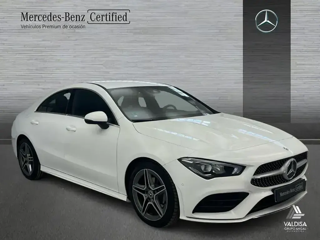 Usado Mercedes CLA180 AMG line 136 CV (100 kW) 2023 Blanco polar Coupe