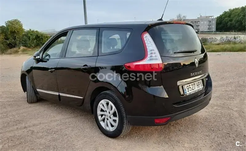 Usado Renault Grand Scénic III Dynamique 130 CV (95 kW) 2013 Negro Monovolumen