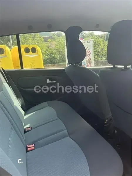 Usado Renault Clio II 60 CV (44 kW) 2005 Azul Berlina