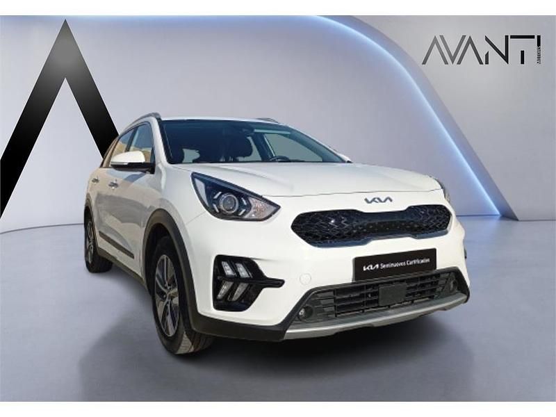 Usado Kia Niro 141 CV (103 kW) 2022 Blanco SUV