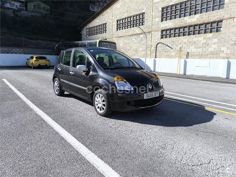 Usado Renault Modus Dynamique 80 CV (58 kW) 2005 Negro Monovolumen