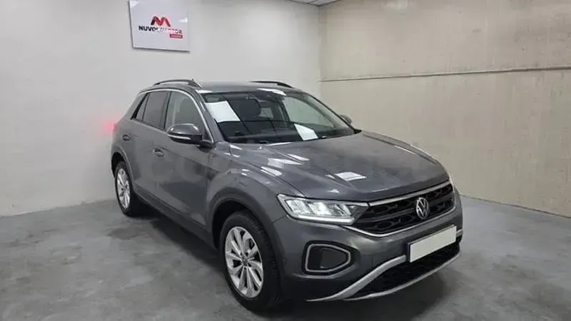 Usado VW T-Roc Life 115 CV (84 kW) 2022 Gris / plata SUV