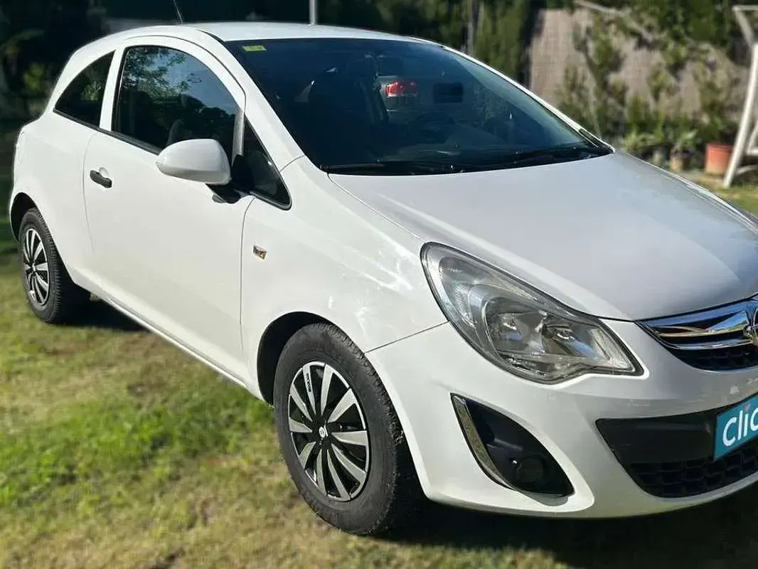 Usado Opel Corsa Selective 75 CV (55 kW) 2012 Blanco Utilitario