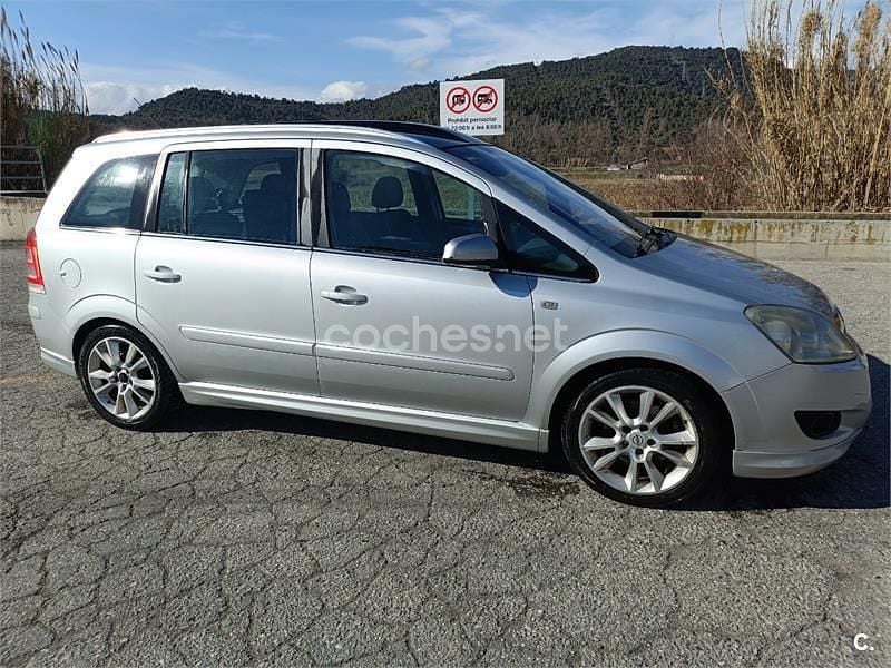 Usado Opel Zafira Cosmo 150 CV (110 kW) 2009 Gris / plata Monovolumen