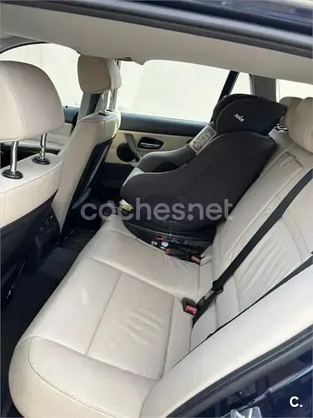 Usado BMW 318 143 CV (105 kW) 2011 Azul Familiar