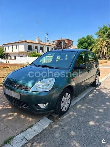 Usado Ford Fiesta Trend 68 CV (50 kW) 2003 Verde Utilitario