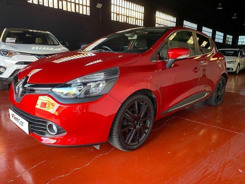 Rojo Usado 2016 Renault Clio IV Zen Utilitario | 9500 € (Buen precio) - Imagen 1/4
