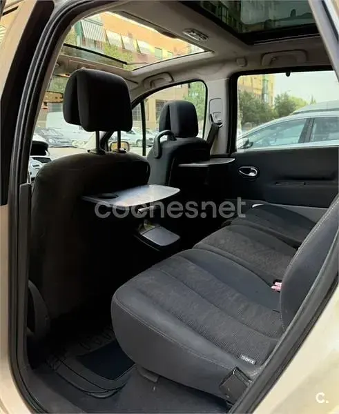 Usado Renault Scénic Dynamique 130 CV (95 kW) 2007 Beige Monovolumen