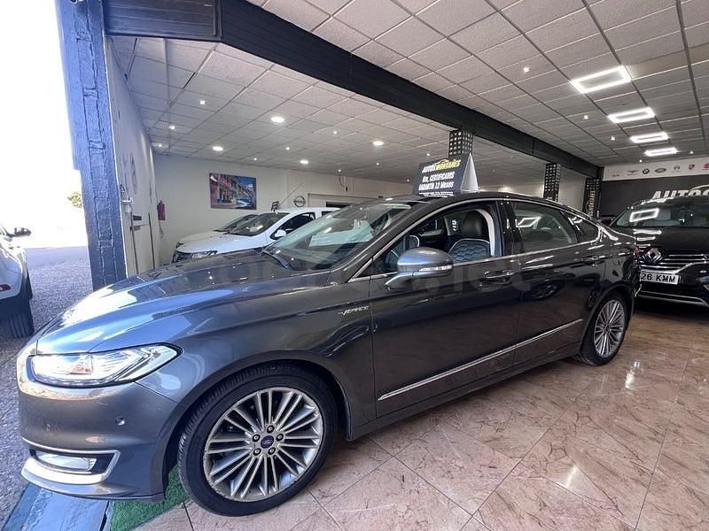 Usado Ford Mondeo Vignale 240 CV (176 kW) 2018 Gris / plata Berlina