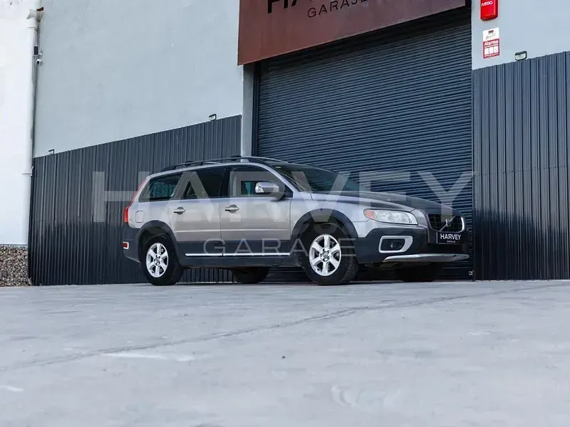 Usado Volvo XC70 Momentum 185 CV (136 kW) 2008 Marrón Familiar