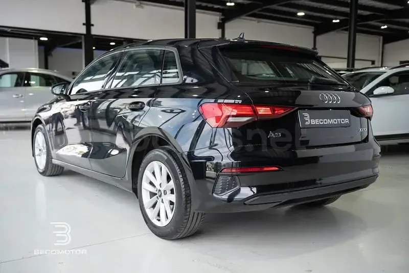 Usado Audi A3 116 CV (85 kW) 2022 Negro Berlina
