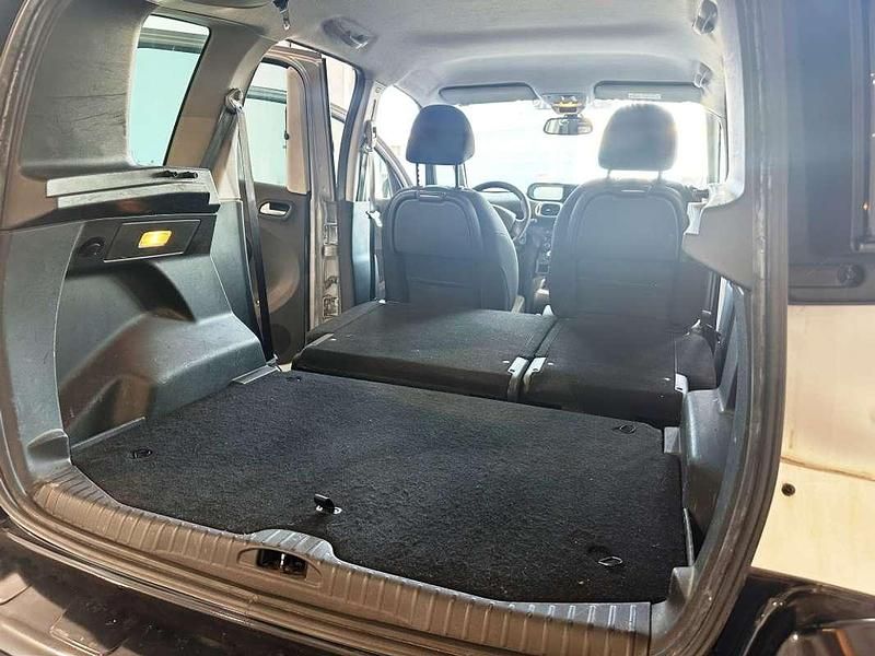 Usado Citroën C3 Picasso Feel 99 CV (72 kW) 2016 Gris Monovolumen