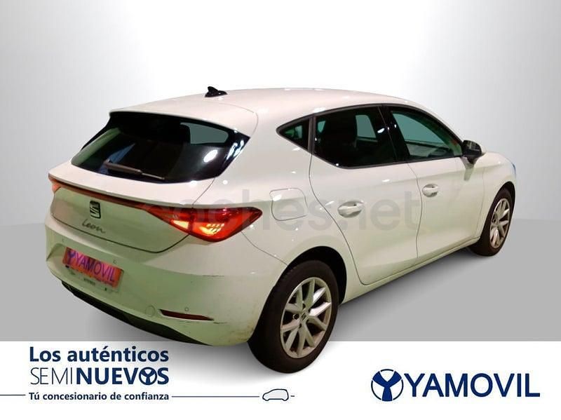 Usado Seat Leon Style 110 CV (80 kW) 2021 Blanco Berlina