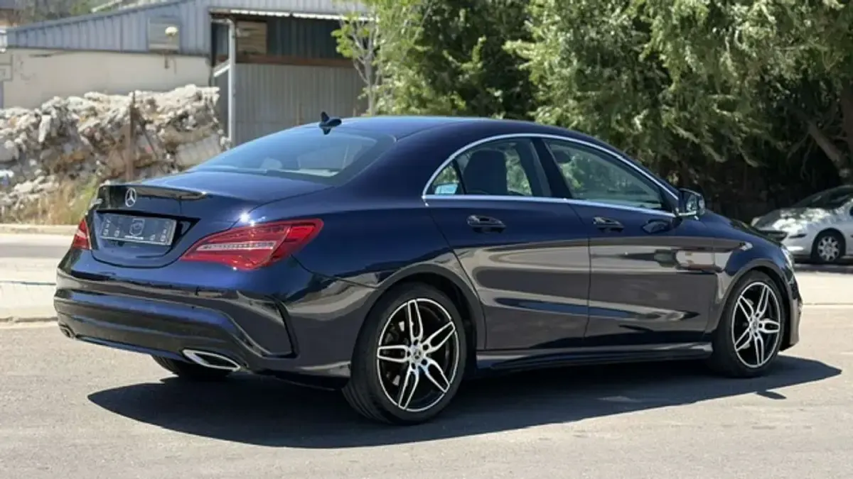 Usado Mercedes CLA200 136 CV (100 kW) 2018 Azul Coupe