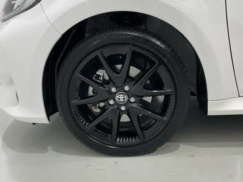 Usado Toyota Yaris Hybrid Style 116 CV (85 kW) 2023 Blanco Berlina