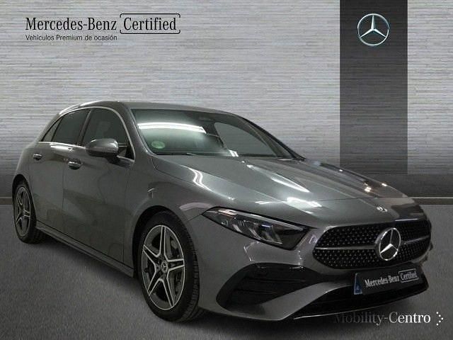 Usado Mercedes A180 AMG line 116 CV (85 kW) 2024 Gris montaña Utilitario