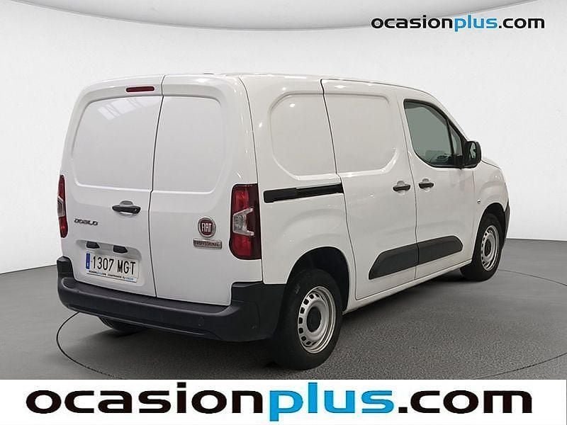 Usado Fiat Doblò S 102 CV (75 kW) 2023 Blanco Monovolumen